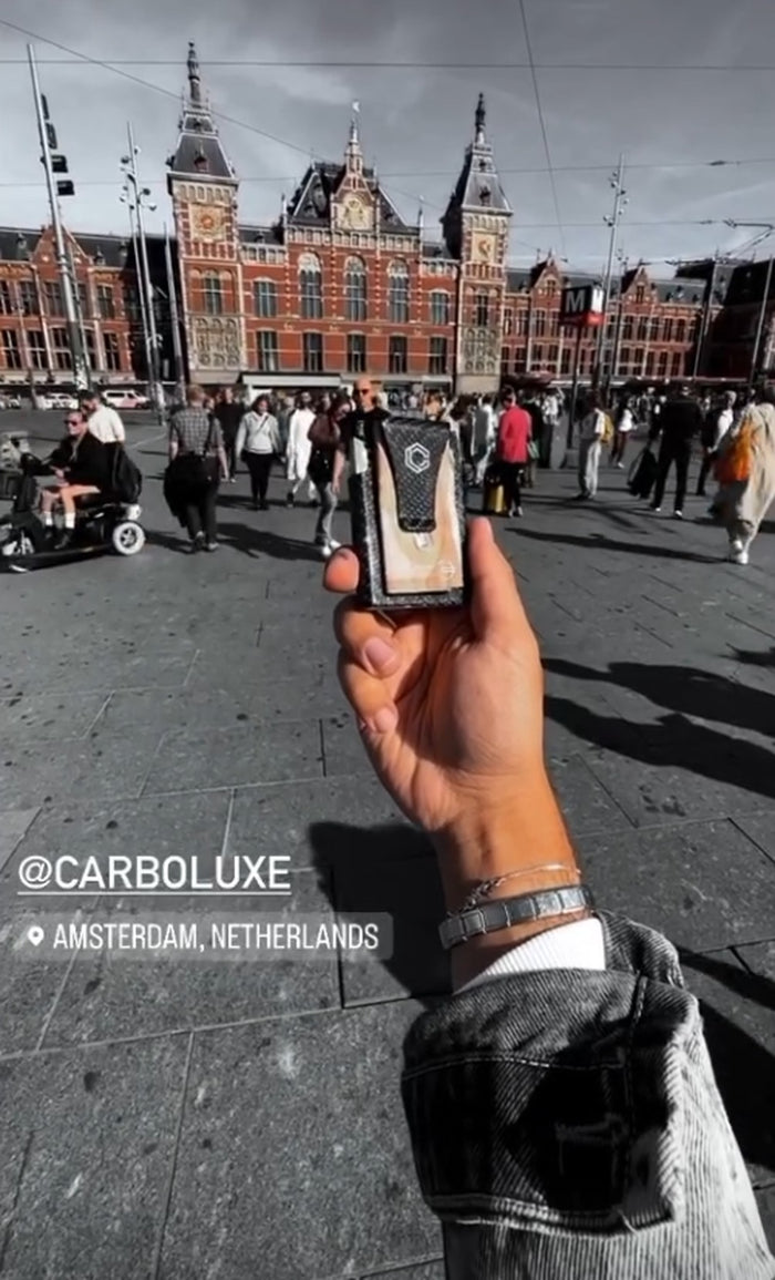 Customer holding a Carboluxe carbon wallet in Amsterdam